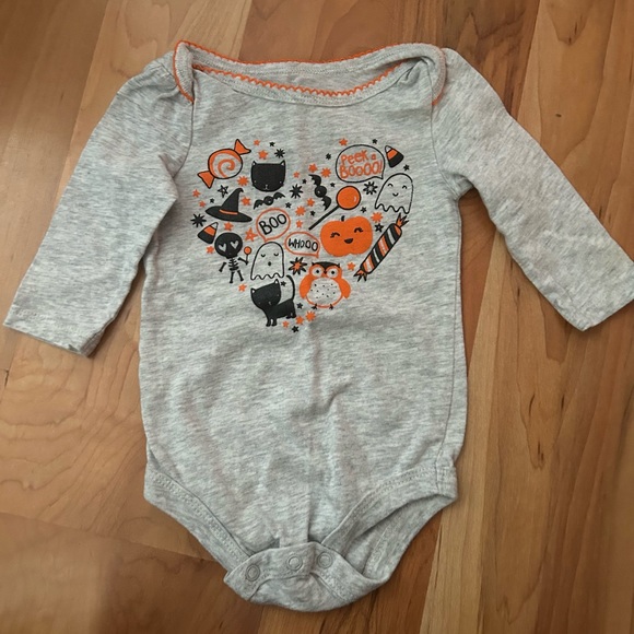 Halloween Onesie Bundle 🎃👻 - Picture 3 of 9